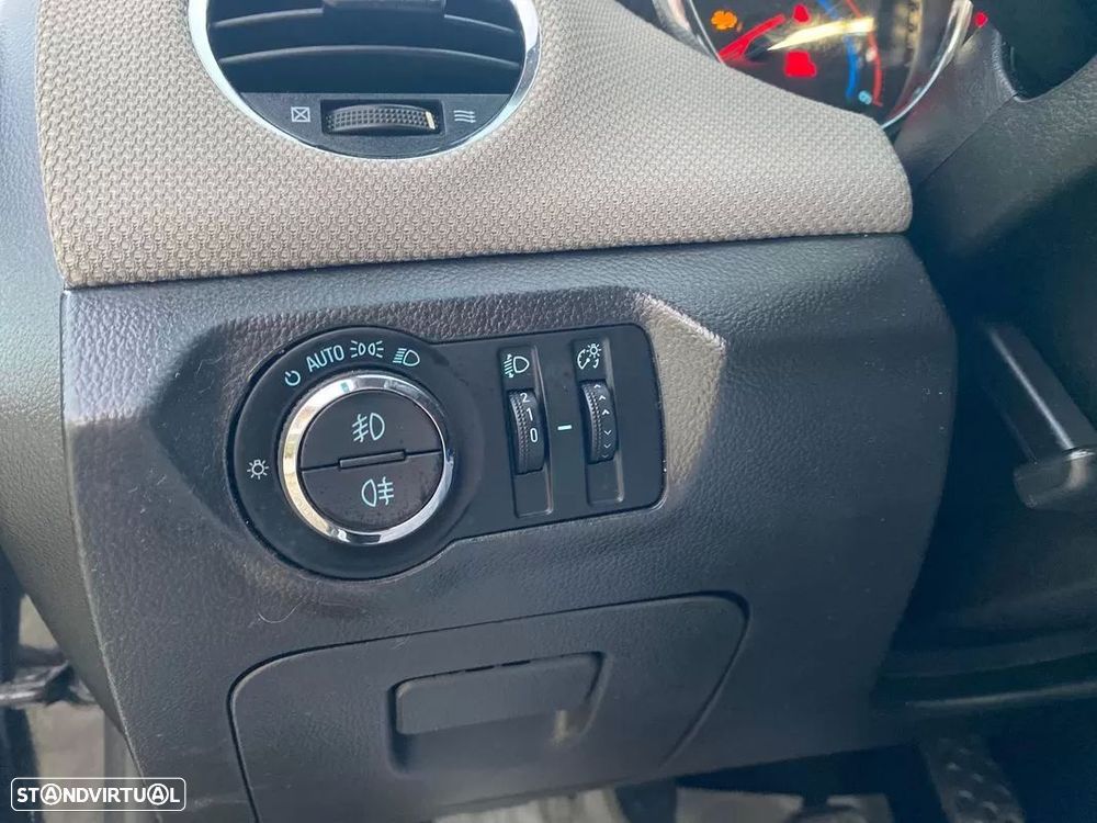 Chevrolet Cruze 2.0 VCDi LT - 35