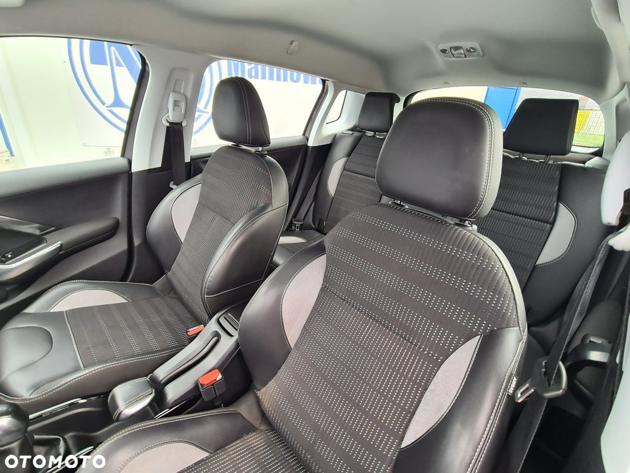 Peugeot 2008 1.2 Pure Tech Allure S&S - 24