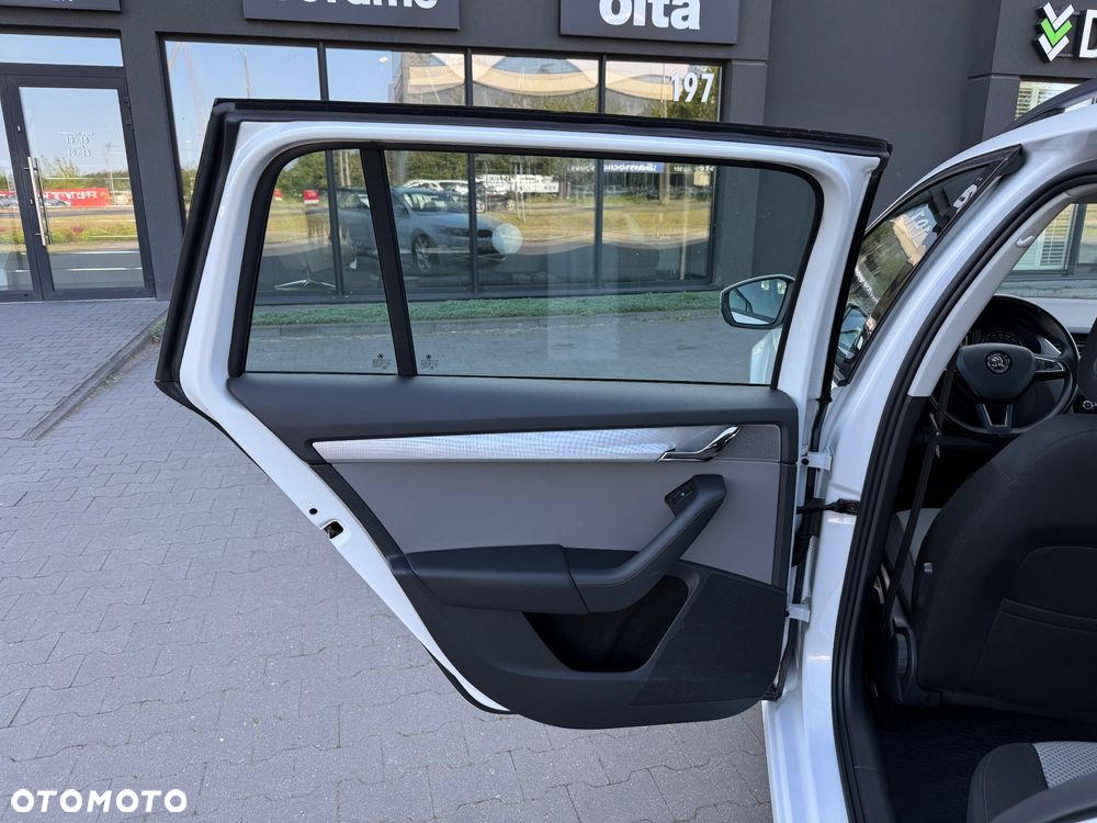 Skoda Octavia 1.6 TDI Ambition DSG - 23