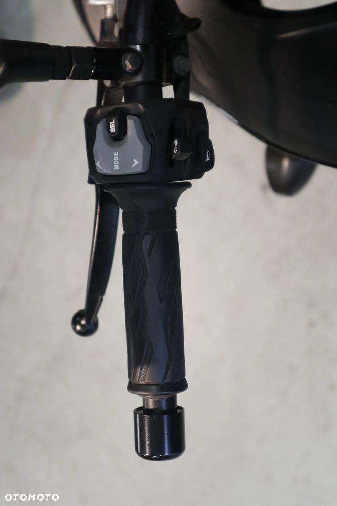 Suzuki GSX - 14
