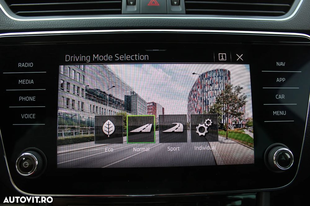 Skoda Superb 2.0 TDI DSG Style - 24