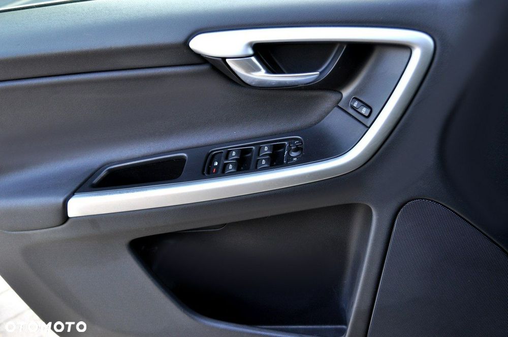 Volvo XC 60 D3 R-Design - 12