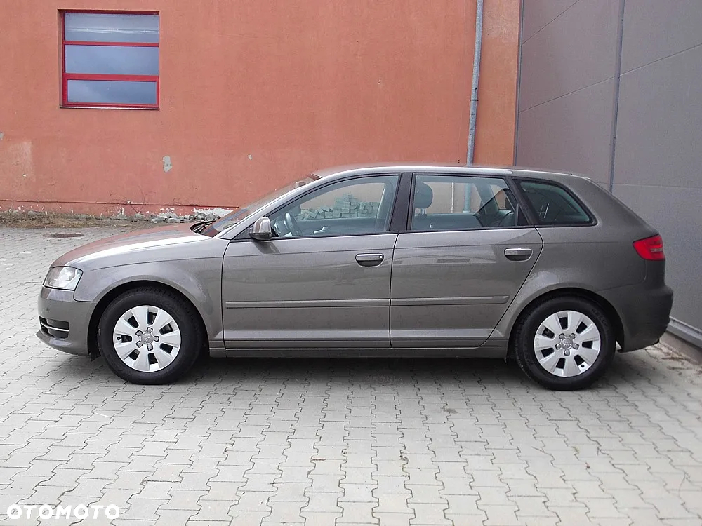 Audi A3 Sportback 1.6 TDI Ambiente - 17