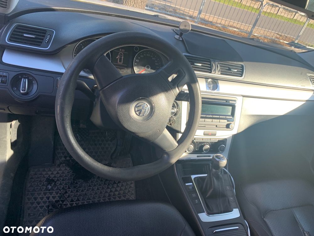 Volkswagen Passat 1.6 TDI DPF BlueMot Comfortline - 2