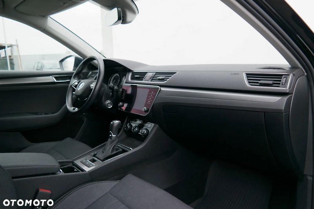 Skoda Superb 2.0 TDI SCR 4x4 Style DSG - 10