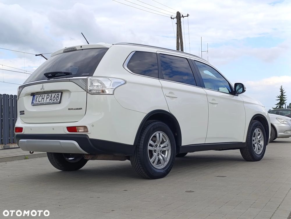 Mitsubishi Outlander 2.0 Intense + Navi 4WD CVT - 36