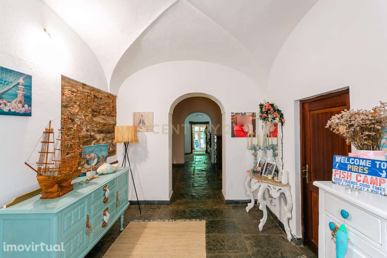 Rés-do-Chão de Moradia T4 com 4 suítes no centro de Mourão - Alentejo - Grande imagem: 3/27