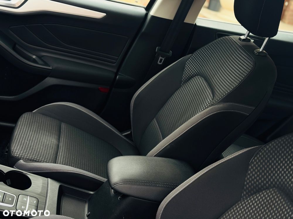 Ford Focus 1.5 EcoBlue Start-Stopp-System TITANIUM DESIGN - 10