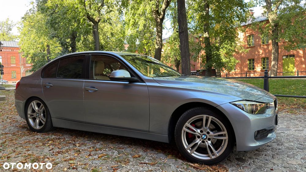 BMW 3 Series 2013 photo 2
