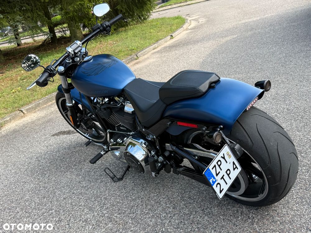 Harley-Davidson Softail Breakout - 21