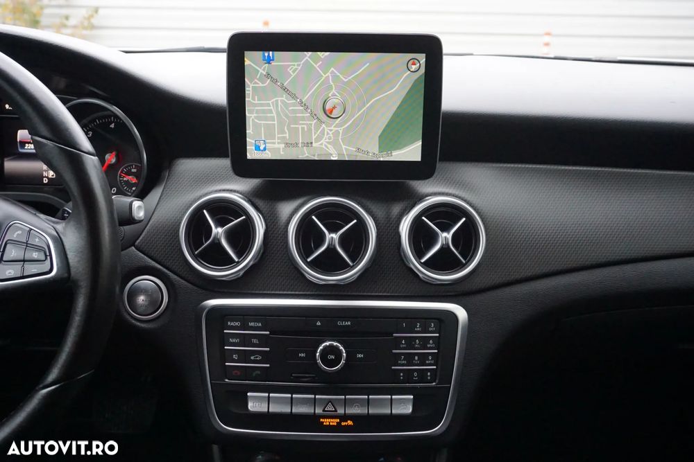 Mercedes-Benz GLA 200 d 4Matic 7G-DCT Urban - 26