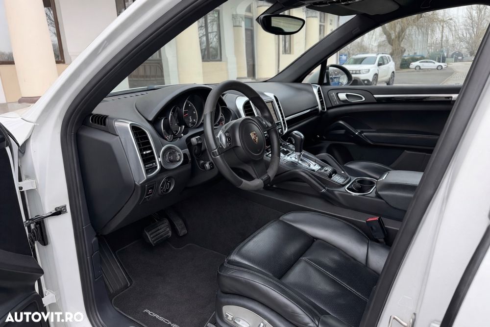Porsche Cayenne Platinum Edition - 18