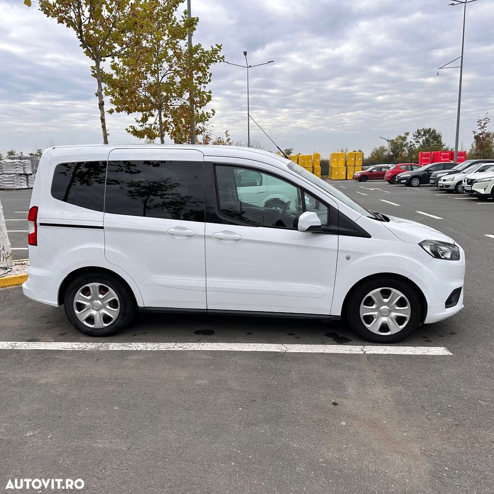Ford Tourneo Courier 1.5 TDCi Ambiente - 2