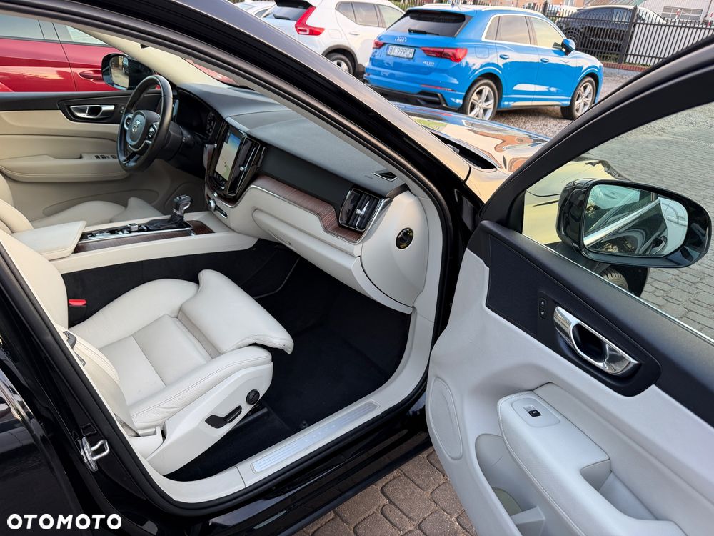 Volvo XC 60 D4 Momentum Pro - 17