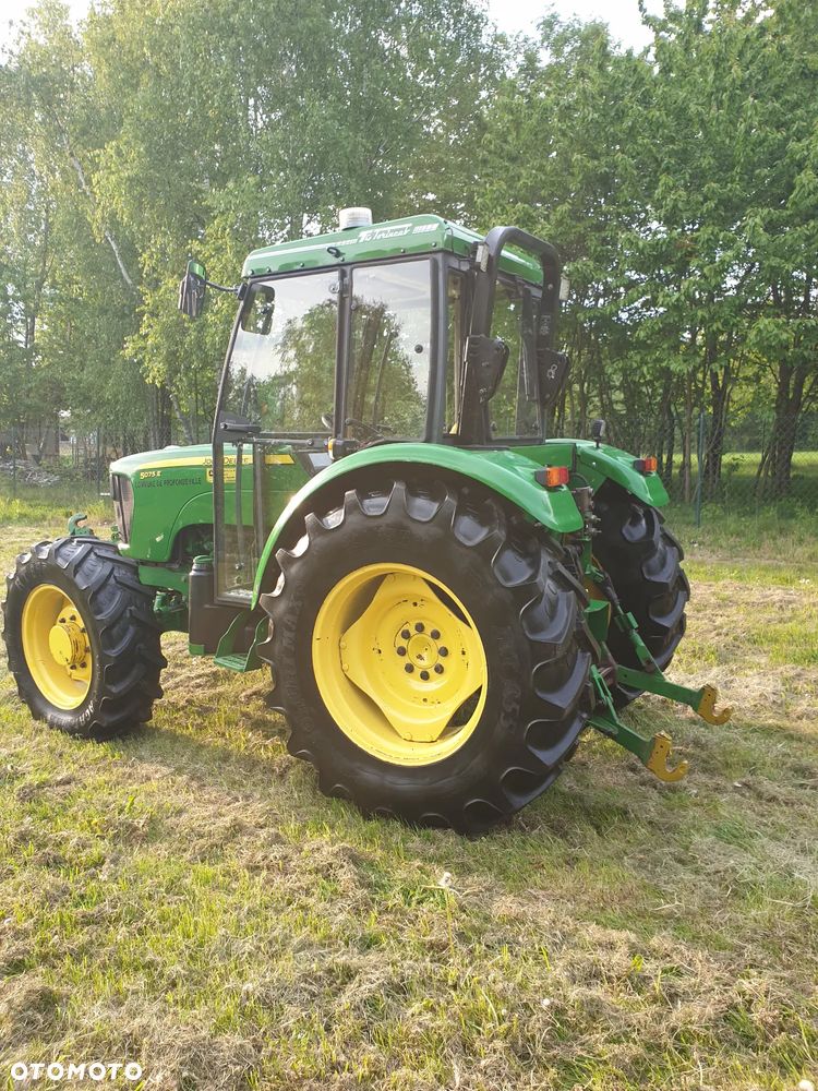 John Deere 5075E - 7