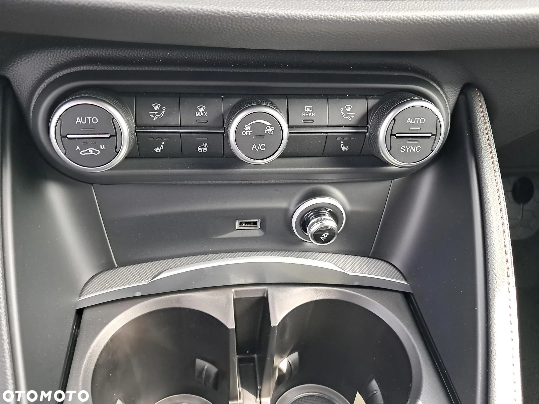 Alfa Romeo Stelvio - 16