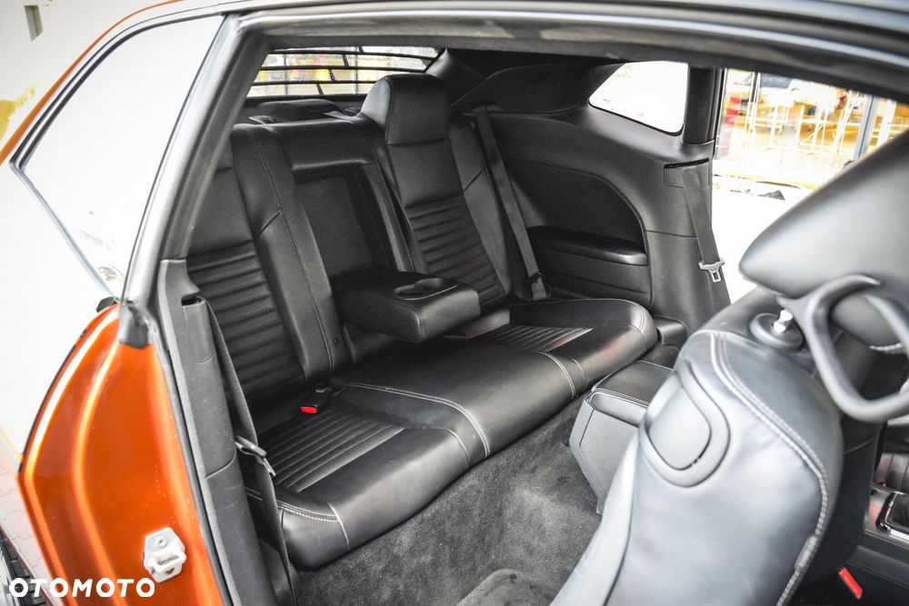 Dodge Challenger - 10