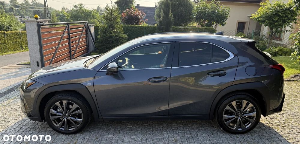 Lexus UX - 4
