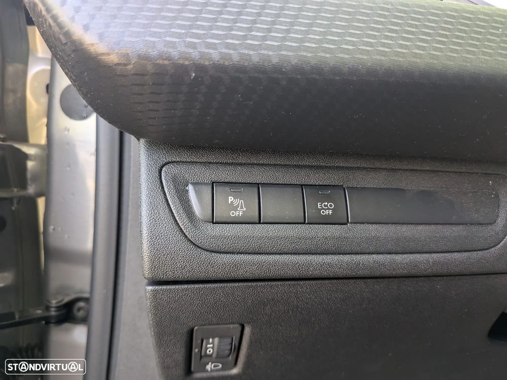 Peugeot 2008 1.2 PureTech Allure EAT6 - 7