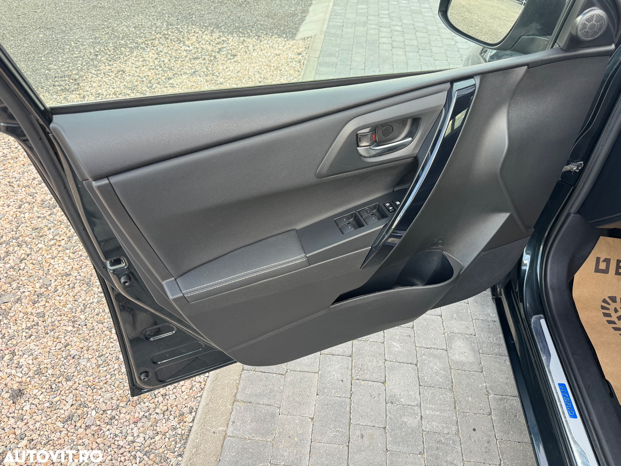 Toyota Auris 1.8 L VVT-i Hybrid Sol - 25