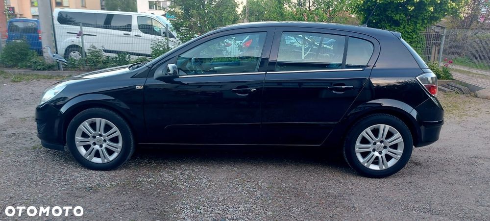 Opel Astra 1.6 Design Edition - 12
