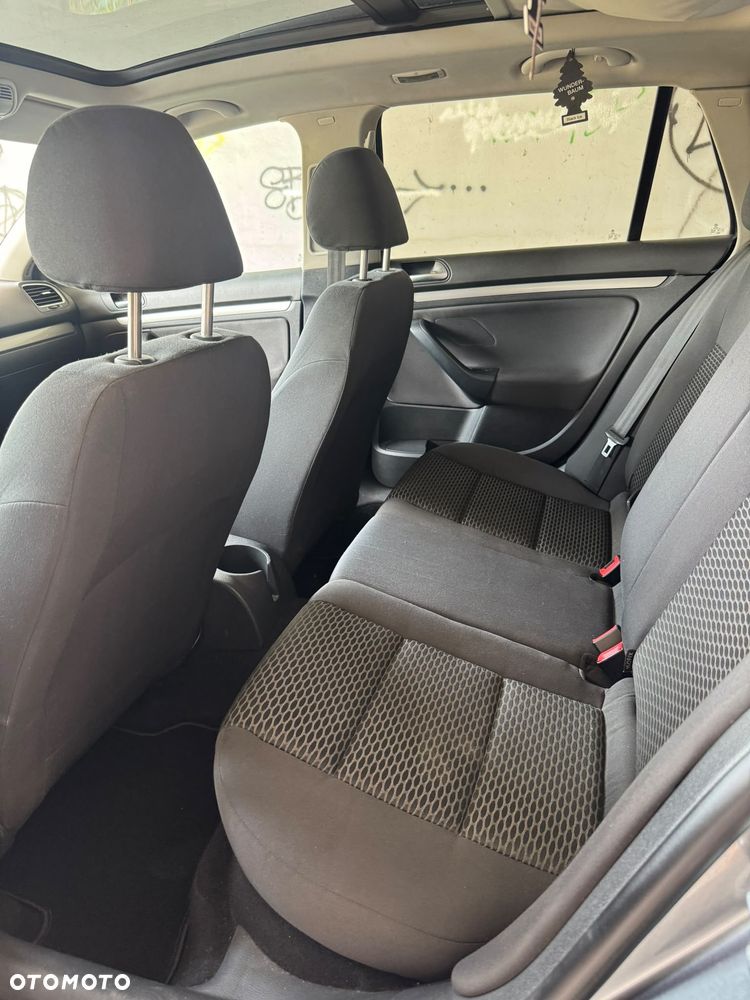Volkswagen Golf 1.6 TDI DPF BlueMotion - 26