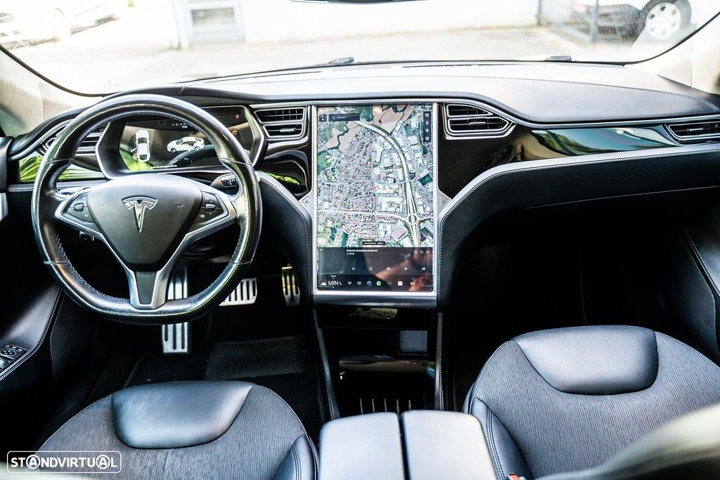 Tesla Model S - 4