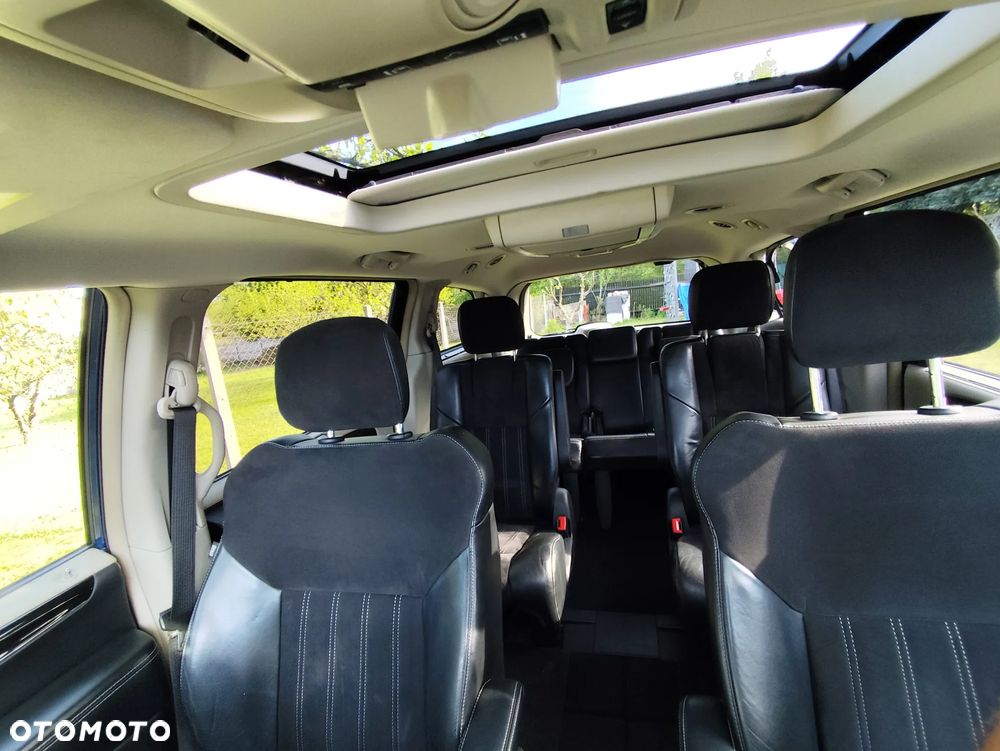 Chrysler Town & Country 3.6 Limited - 27