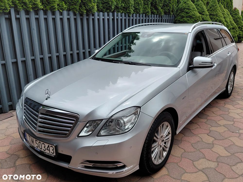 Mercedes-Benz Klasa E 300 CDI DPF BlueEFFICIENCY 7G-TRONIC Elegance - 29