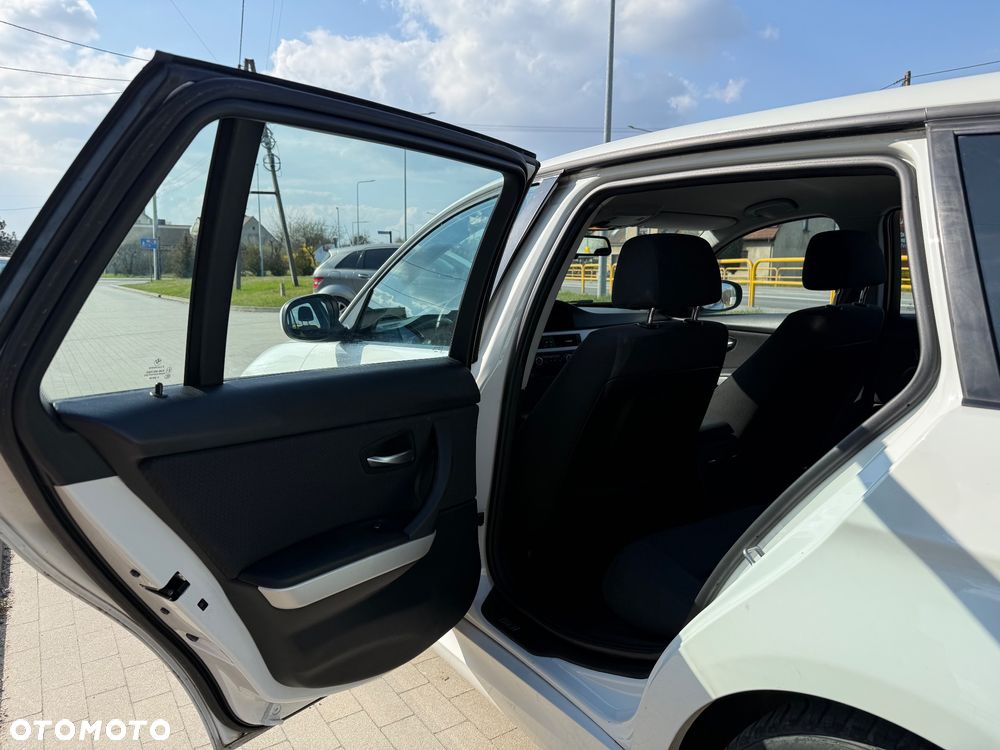 BMW Seria 3 320d xDrive DPF - 21