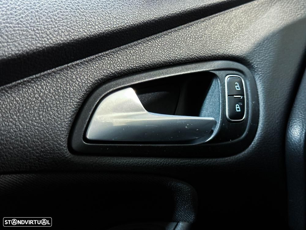 Ford Focus 1.6 TDCi Titanium — fotografia 47