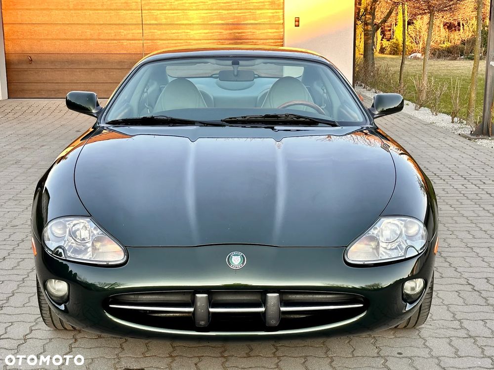 Jaguar XK8 Coupe - 10