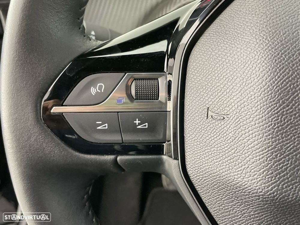Peugeot 2008 1.2 PureTech Allure - 15