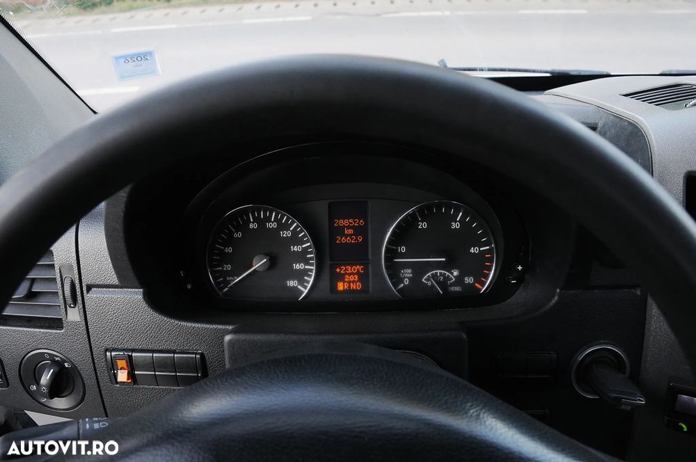 Mercedes-Benz Sprinter - 12