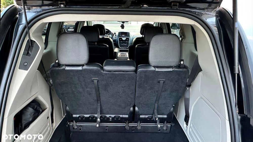 Chrysler Town & Country 3.6 Touring - 38