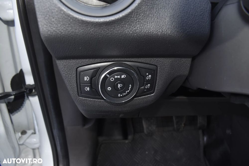 Ford Transit Courier - 25