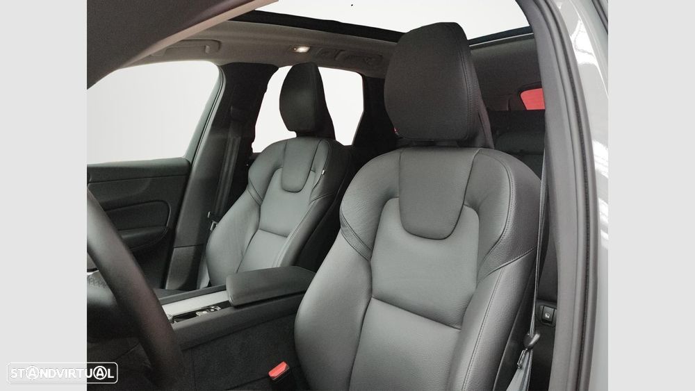 Volvo XC 60 2.0 T6 PHEV Plus Dark AWD - 9