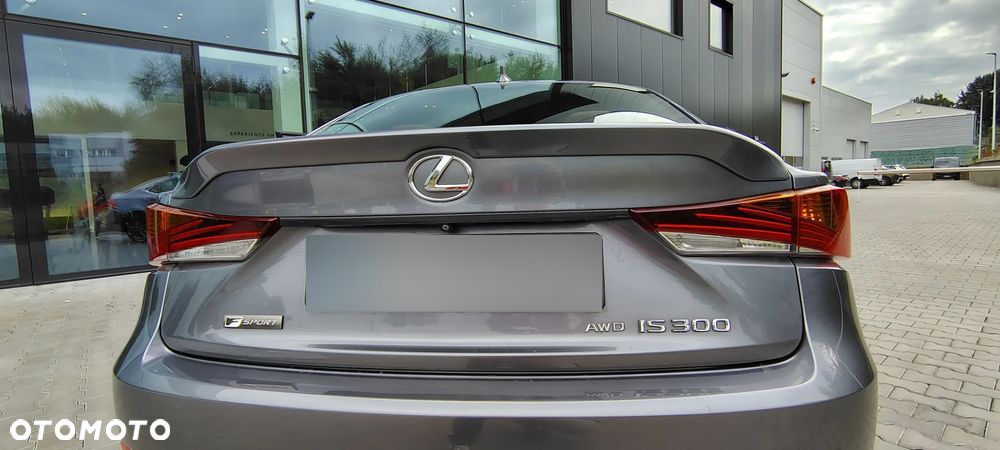 Lexus IS 200t / 300 F Sport - 17