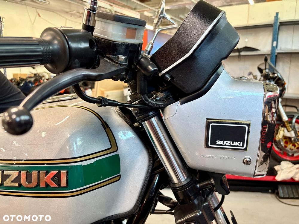 Suzuki GSX - 22
