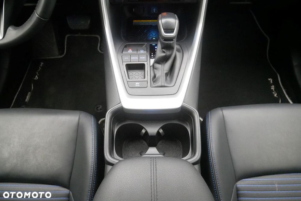 Toyota RAV4 - 11