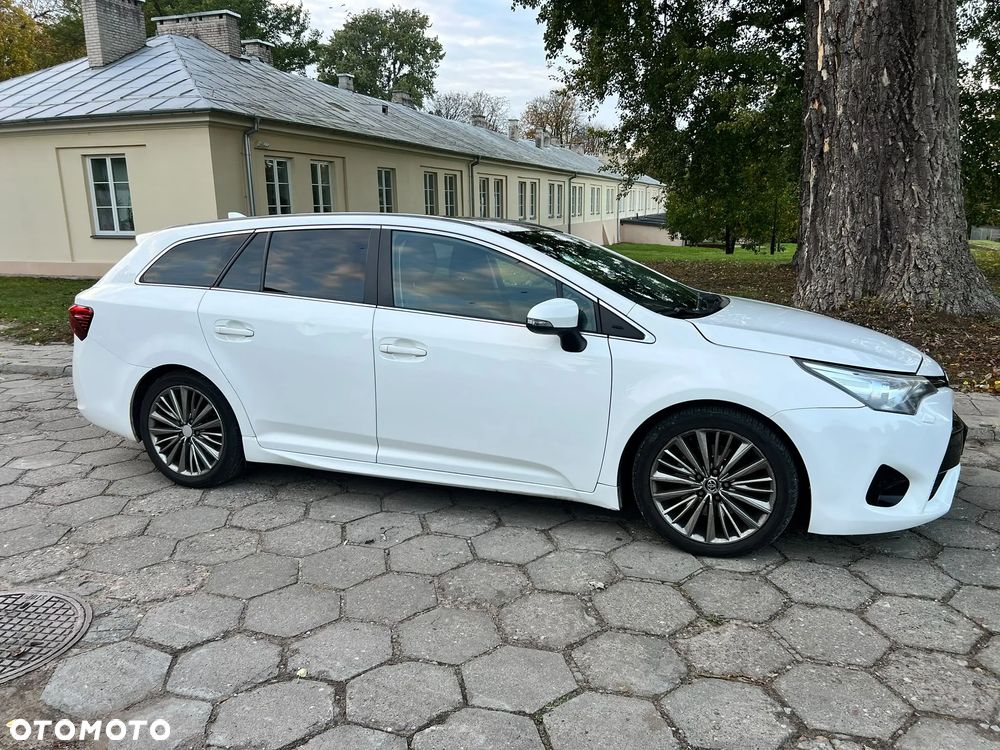 Toyota Avensis 2015 photo 2