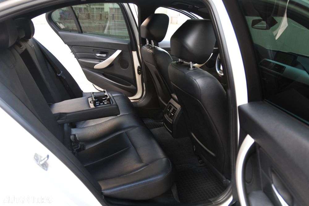 BMW Seria 3 320d Touring Aut. Blue Performance Sport Line - 9