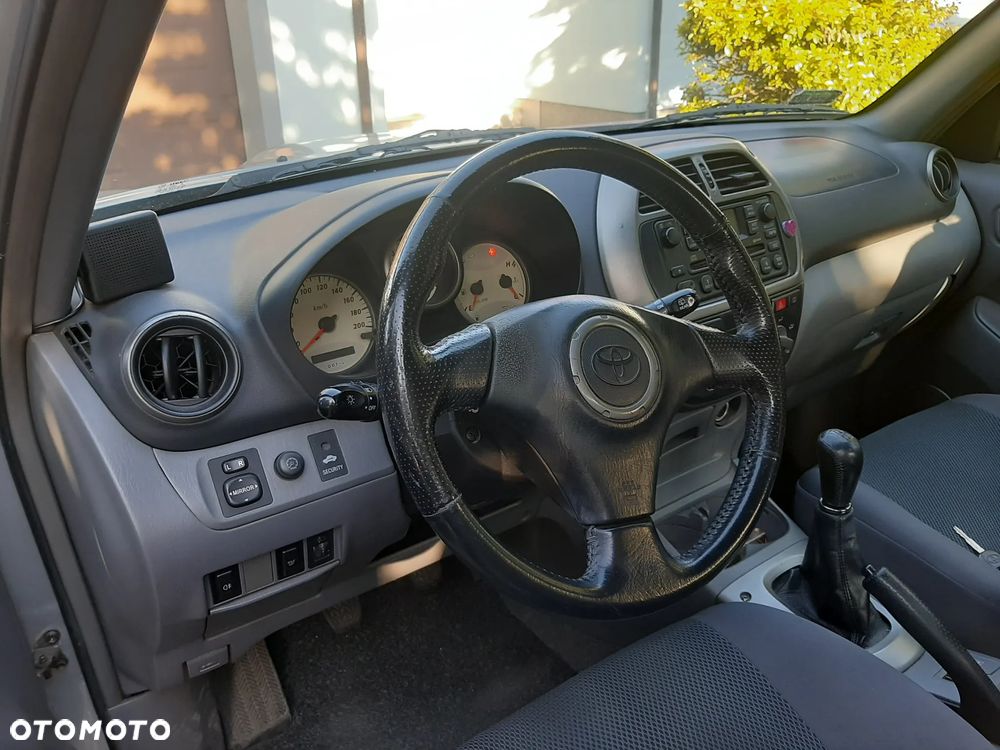 Toyota RAV4 D-4D 4x4 - 6