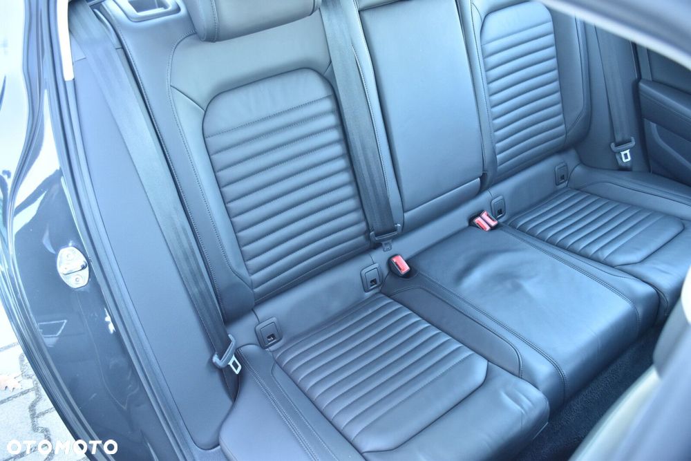 Volkswagen Passat - 34