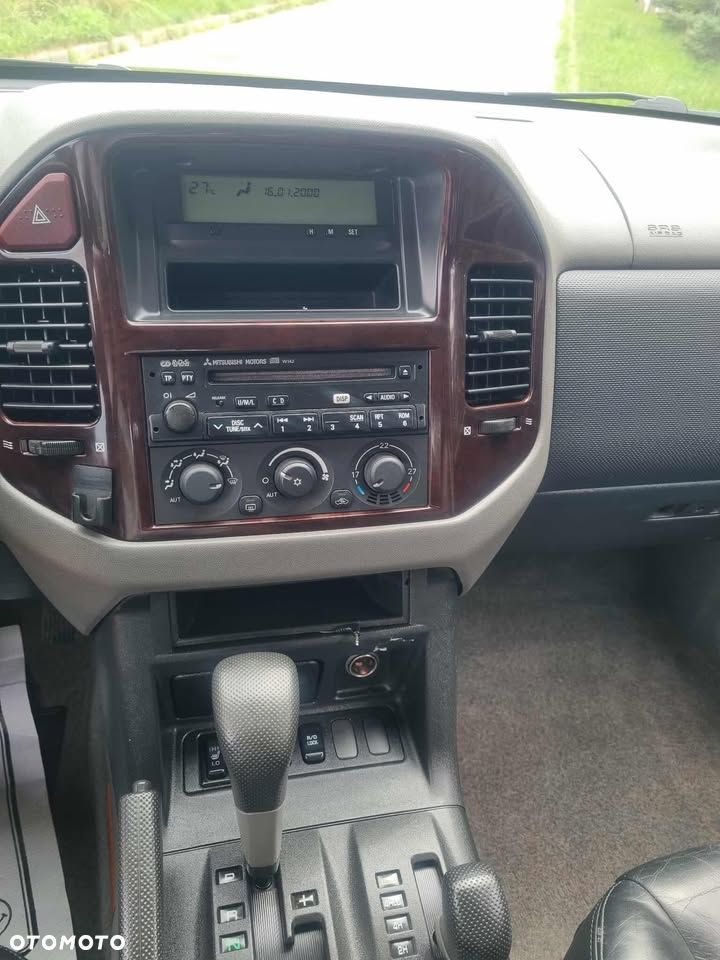 Mitsubishi Pajero - 12