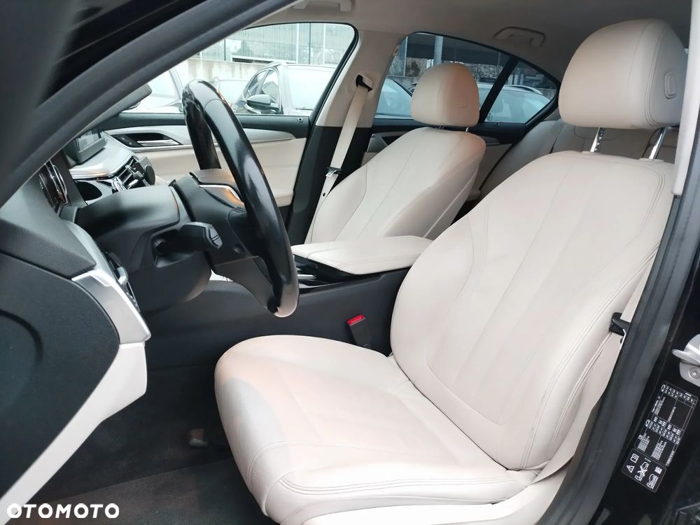 BMW Seria 5 530i xDrive Sport - 17