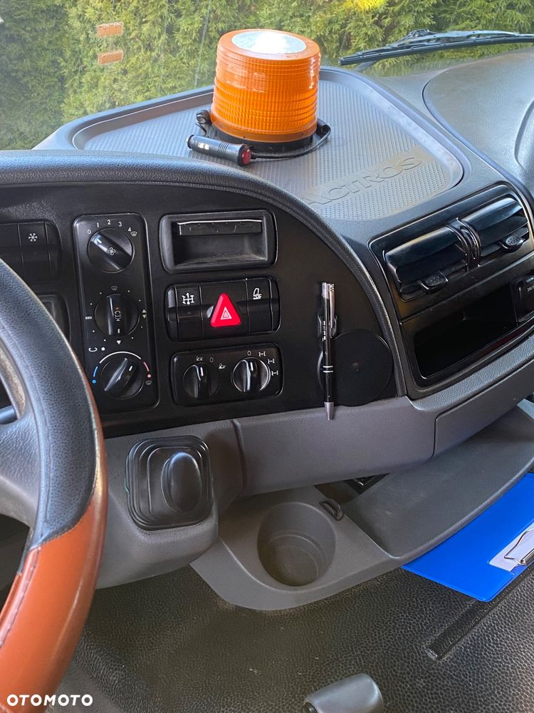 Mercedes-Benz Actros - 10