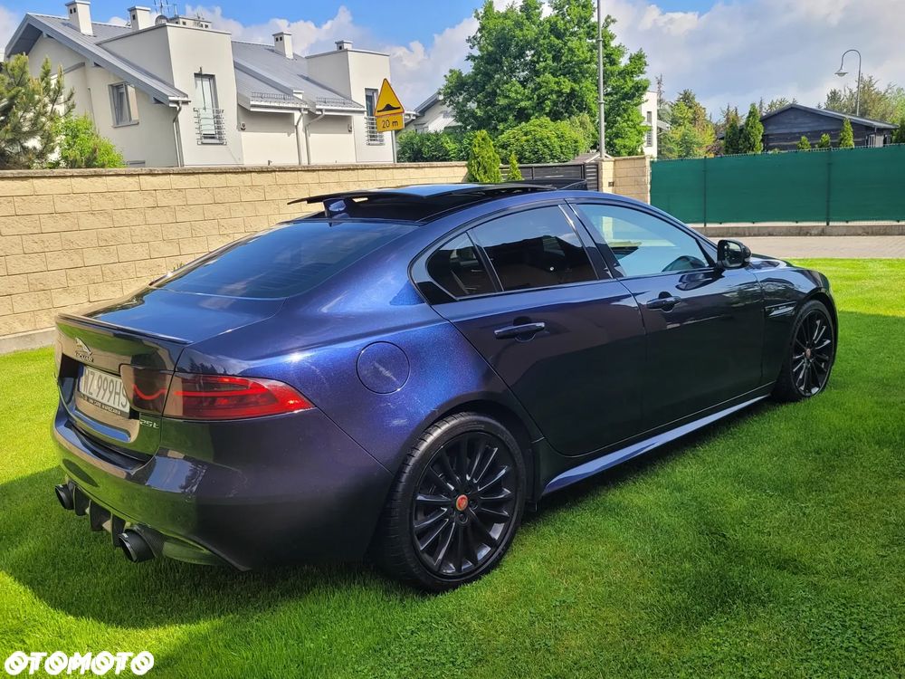 Jaguar XE 2.0 T R-Sport - 2