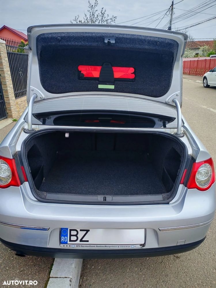 Volkswagen Passat 1.6 FSI Comfortline - 3