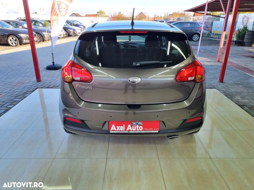 Kia Ceed - 33